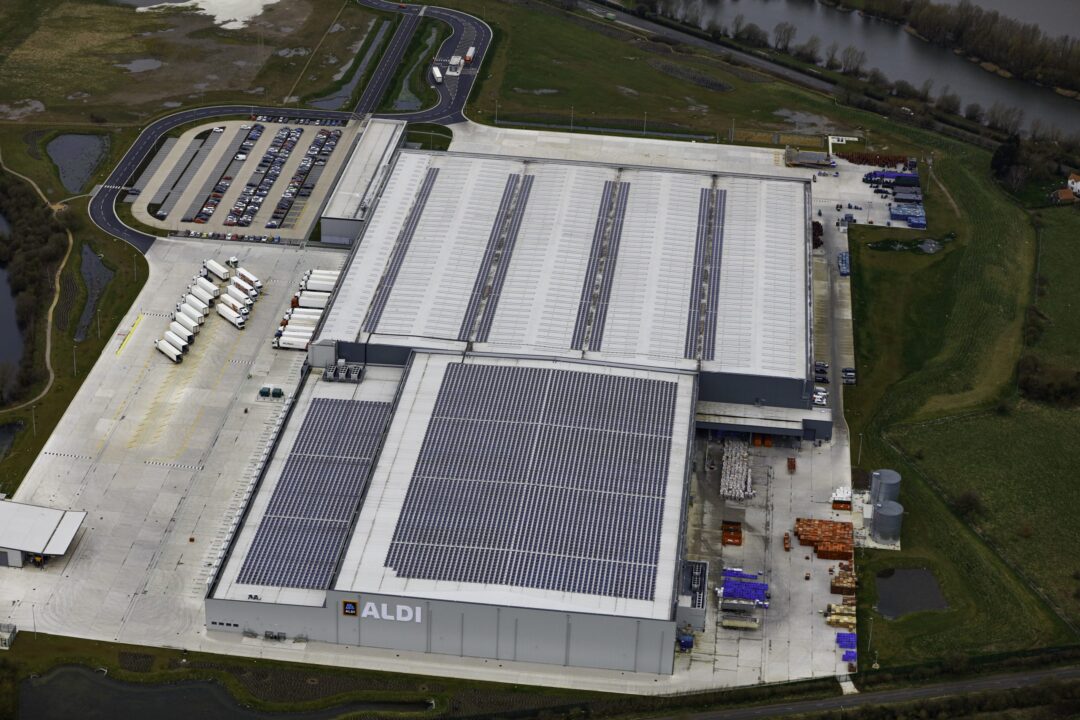 solar panels on top of aldi distribution centre