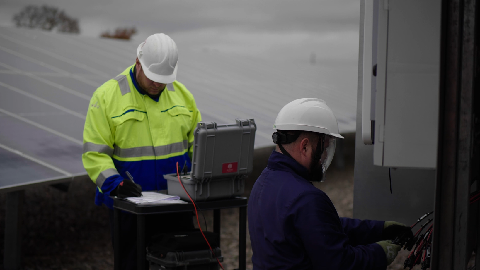 solar maintenance and servicing engineers