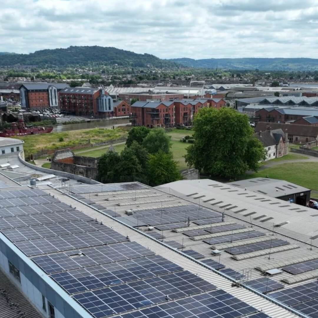 University Building solar installation to reduce carbon