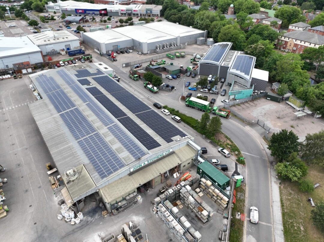 Building merchant's roof equipped with solar panels